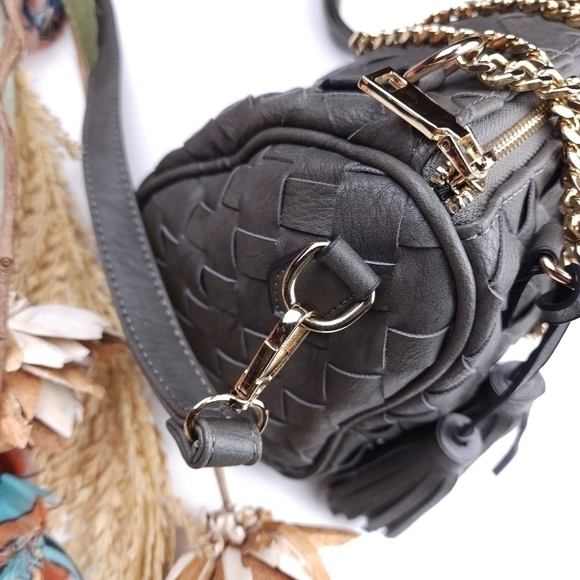 Madison West Grey Leather Weave Gold Chain Handbag / Shoulder / Crossbo… - Picture 3 of 10
